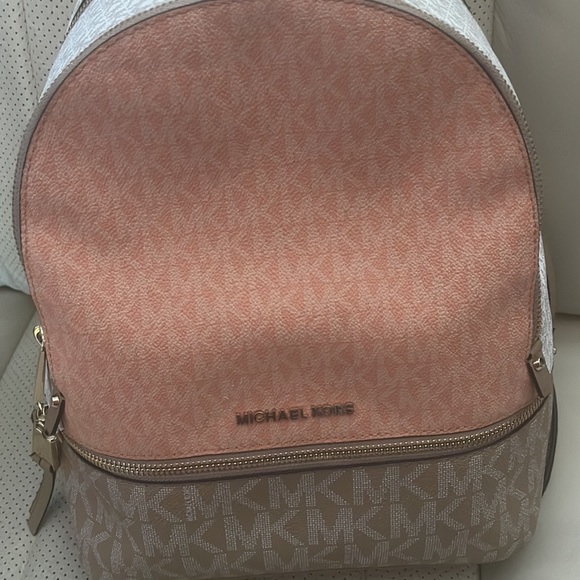 Michael Kors backpack bag EUC (except one flaw) - Picture 2 of 12